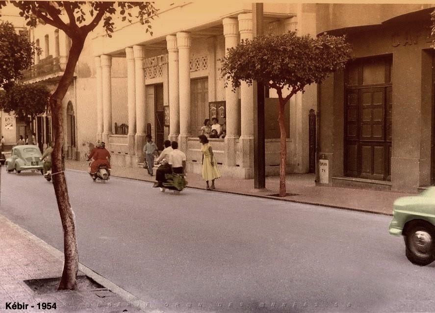 X ARCHIVE COUSINS MERS EL KEBIR LA RONDE DES VESPA 1954.jpg